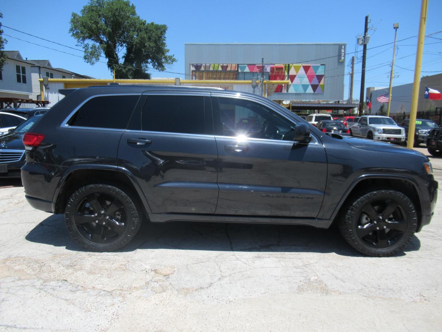 2015 Black /Black Jeep Grand Cherokee ALTITUDE (1C4RJFAGXFC) with an 3.6L V6 F DOHC 24V engine, Automatic transmission, located at 1511 North Shepherd Dr., Houston, TX, 77008, (281) 657-1221, 29.798361, -95.412560 - 2015 JEEP GRAND CHEROKEE ALTITUDE VIN: 1C4RJFAGXFC948318 1 C 4 R J F A G X F C 9 4 8 3 1 8 4 DOOR WAGON/SPORT UTILITY 3.6L V6 F DOHC 24V GASOLINE REAR WHEEL DRIVE W/ 4X4 - Photo#21